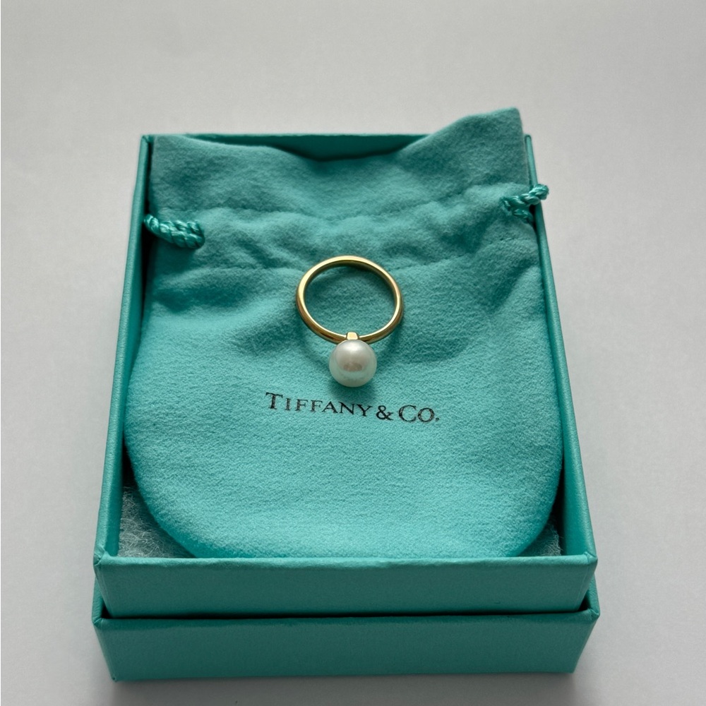 100% Authentic Tiffany & Co. 18K Rose Gold Hardwear Pearl Ring Size 5.5 Like New